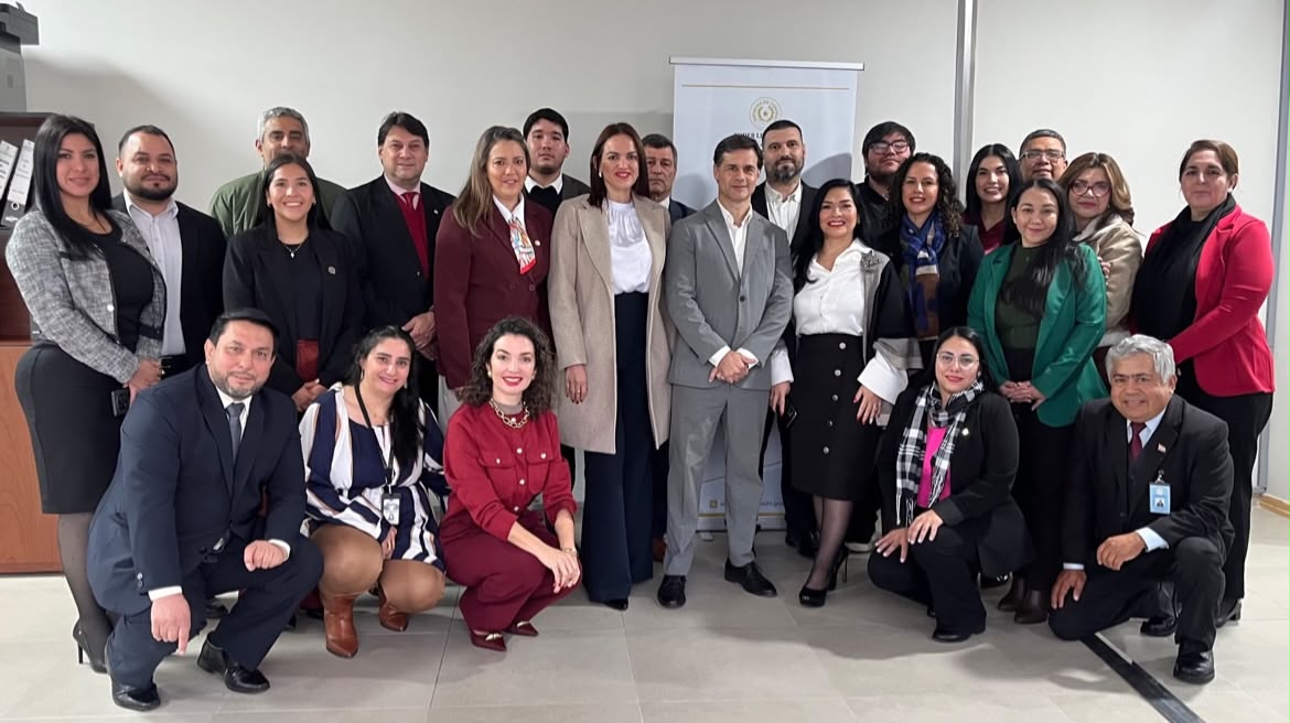 VISITA DE LAS GERENTES GENERALES NORMA CARDOZO Y ANHALIA BRÍTEZ, DE LA H. CÁMARA DE SENADORES, A LA SEDE INSTITUCIONAL DE LA